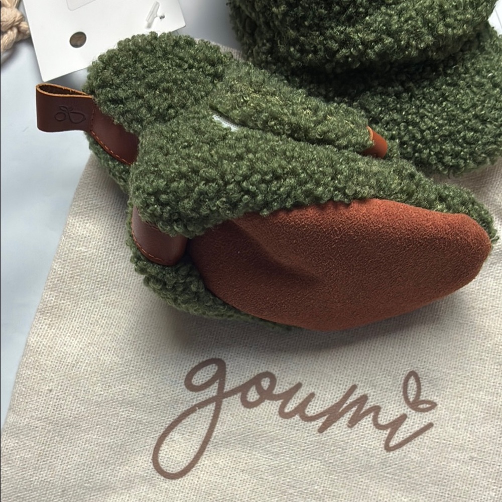 Goumi Kids Sherpa Snuggly Spruce Green Baby Shoes Stay-On Boots - Picture 4 of 10